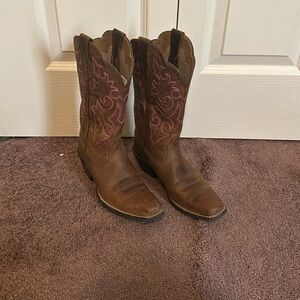 Ariat boots. Size 7.5B. Like new. Faded brown with pink details.